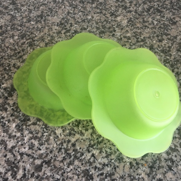 Flower Shape Plastic Bowls Set of 3 - Picture 3 of 7